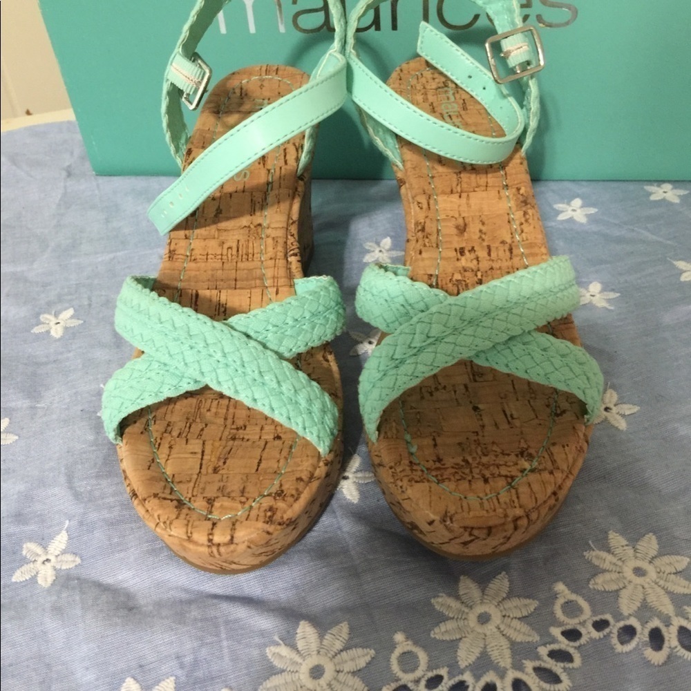 Size 6 - Picture 2 of 5